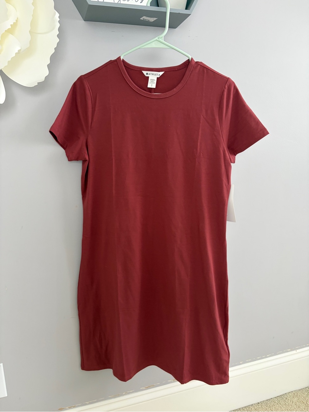 Athleta Short Sleeve Crewneck Dress in Wine